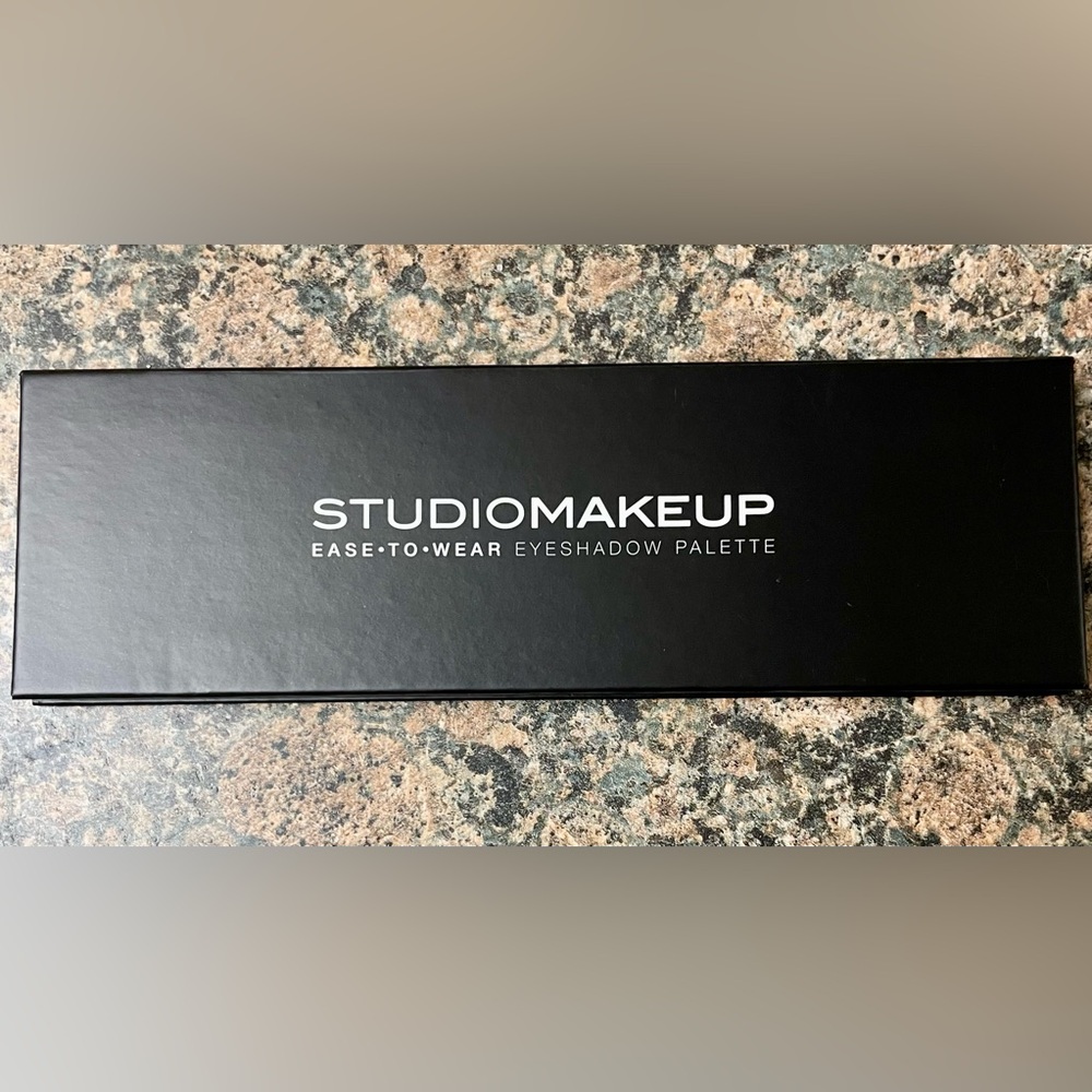 STUDIOMAKEUP Ease-to-Wear Eyeshadow Palette -